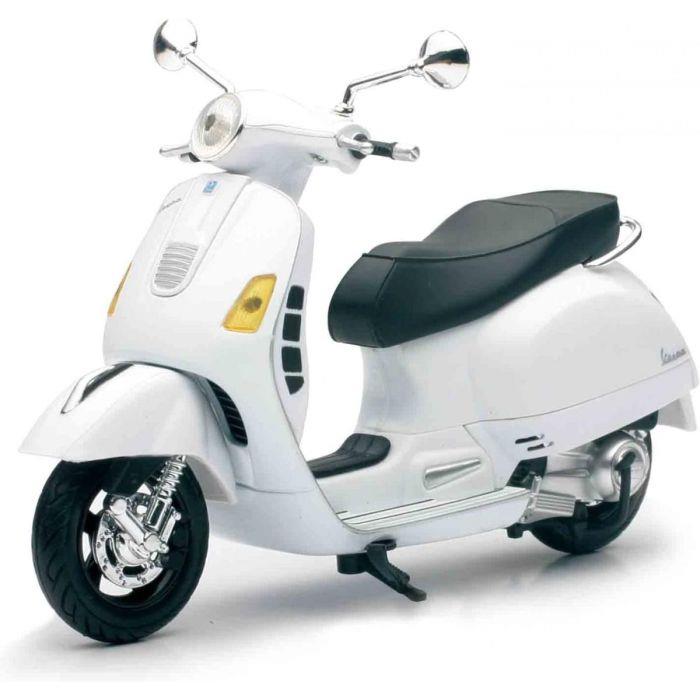 Vespa GTS 300 Super White 1:12 Scale Model Toy